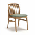 Eenvoudige houten stoel met groene kunstlederen zitting 45 x 45 x 85cm