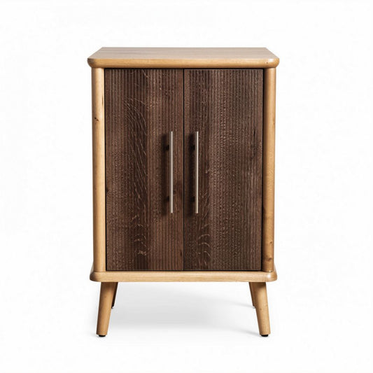 Houten kast met twee deurtjes en een afmeting van 45 x 35 x 70cm