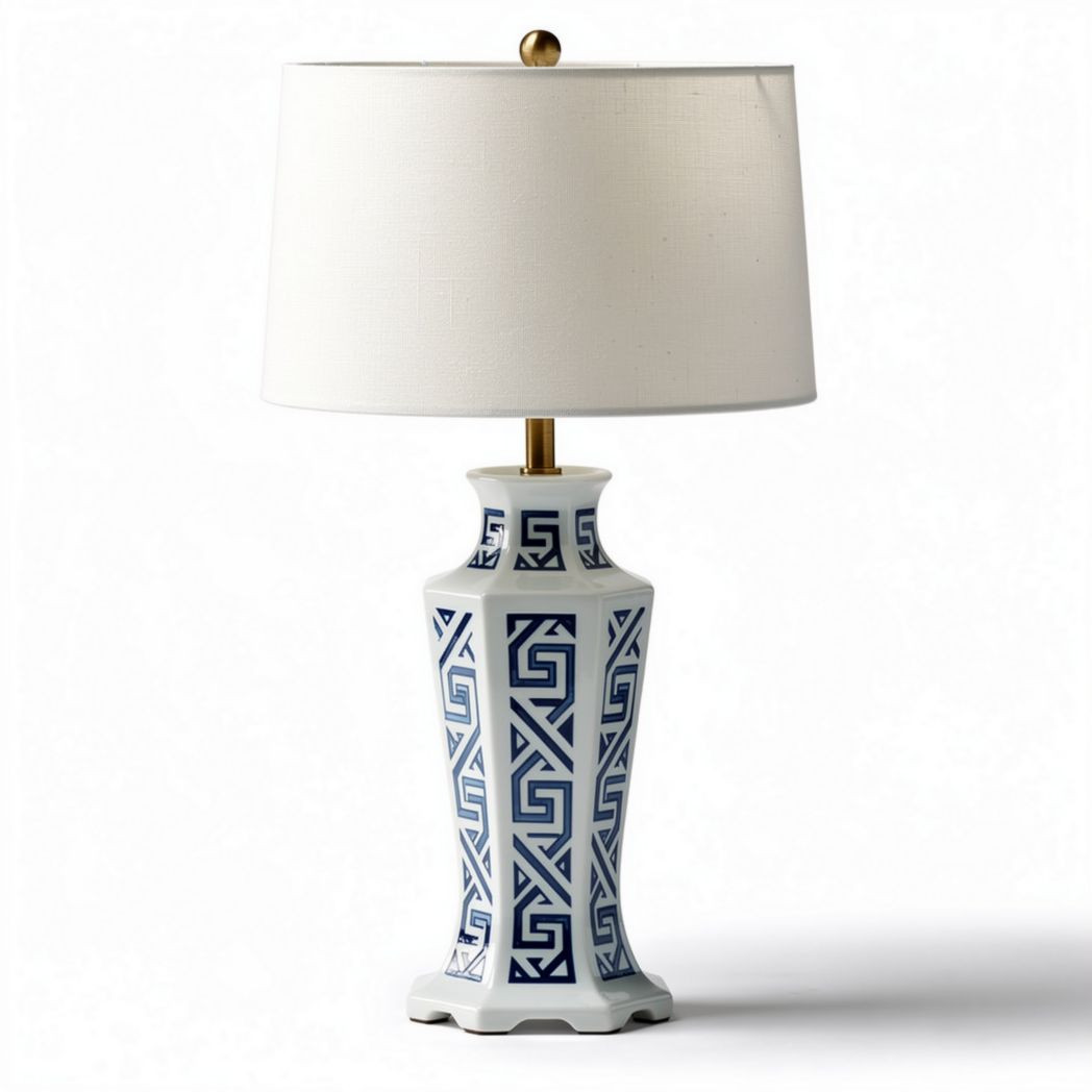 Tafellamp van porselein met blauwe geometrische patronen en witte lampenkap 30 x 30 x 60cm
